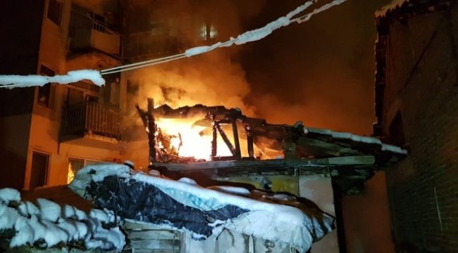 İki katlı müstakil evde yangın paniği