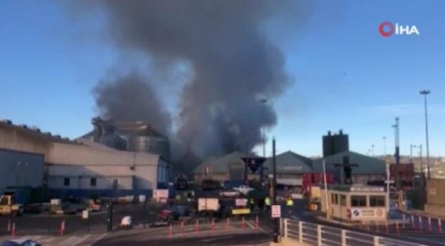 İrlanda'nın Cork Limanında büyük yangın