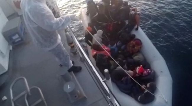 İZMİR'DE 32 GÖÇMEN KURTARILDI