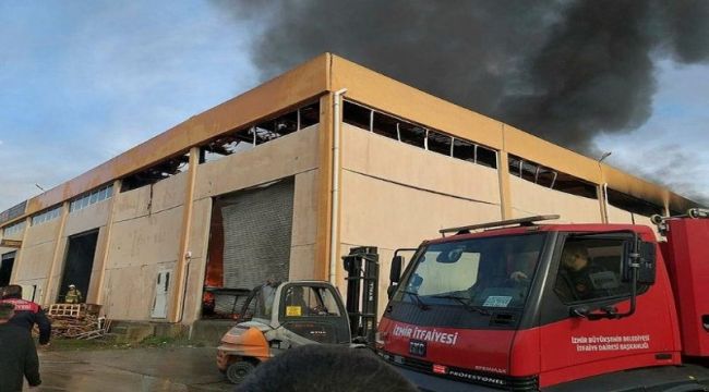 İZMİR'DE KORKUTAN YANGIN
