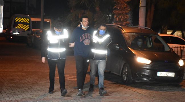 İZMİR POLİSİ DOLANDIRICIYI YEMEK YERKEN YAKALADI