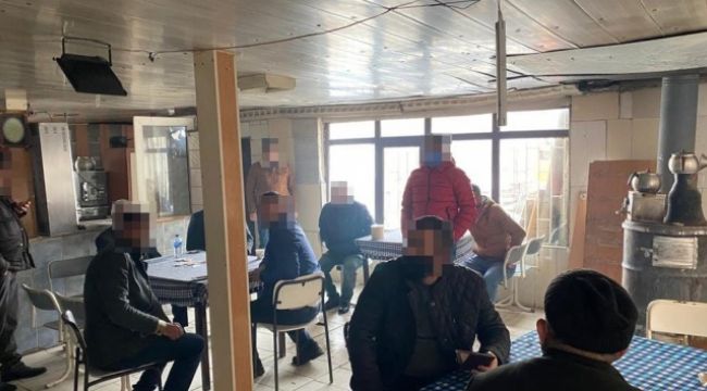 Jandarma'dan ruhsatsız kahvehaneye kumar baskını