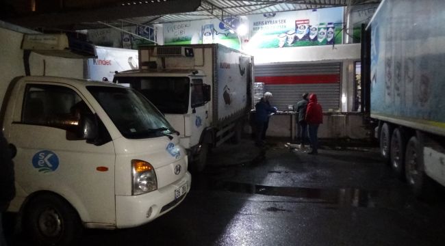 KAMYONETLERİN AKÜLERİNİ ÇALIP,  KAÇTILAR