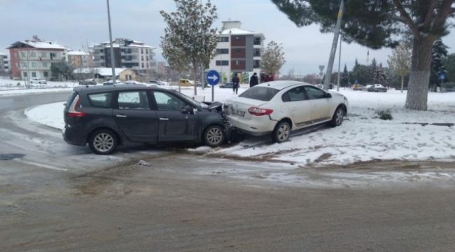 Kar kazaları da beraberinde getirdi!