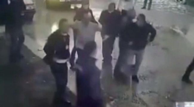Kavgada yaralanan  kişi doktorlara saldırdı
