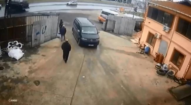 Kontrolden çıkan tanker karşı şeride böyle geçti