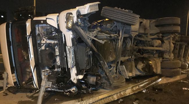 Kuzey Marmara Otoyolu'nda tır devrildi