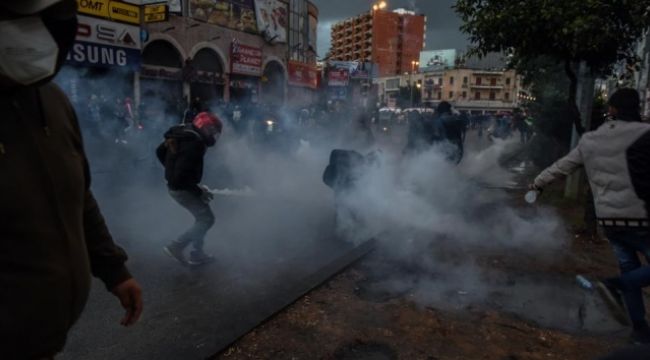 Lübnan'da sokağa çıkma yasağı protestoları devam ediyor