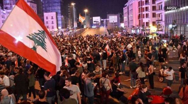 Lübnan'da sokağa çıkma yasağı protestosu