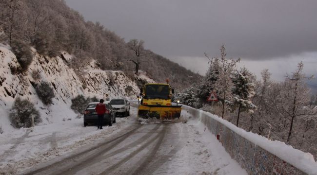 ÖDEMİŞ'TE DAĞLAR KAR ALTINDA EKİPLER ALARMDA