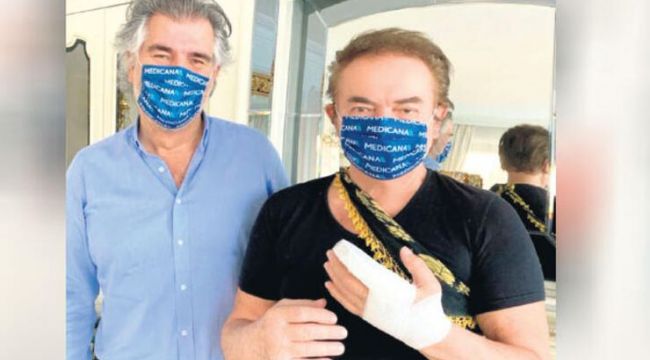 Orhan Gencebay parmağını kırdı