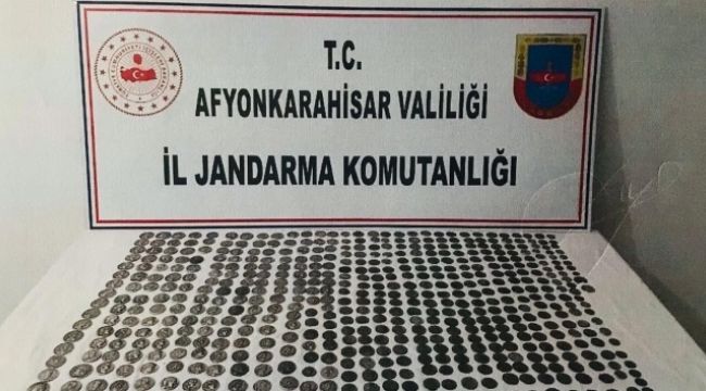 Poşette taşıdıkları 594 adet tarihi sikke ile yakalandılar