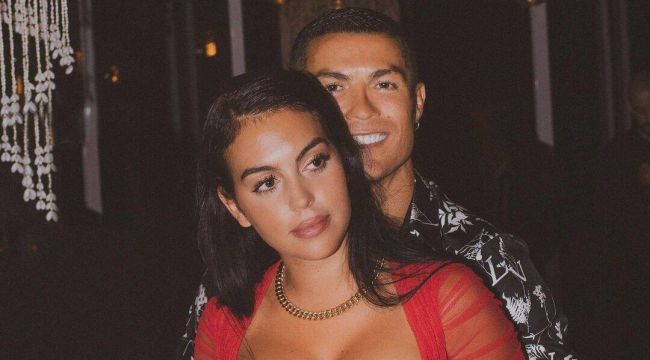 Ronaldo ve eşinin kış tatili kaçamağına inceleme!