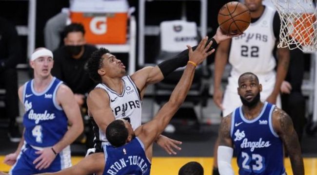 San Antonio Spurs, Lakers'ın serisine son verdi