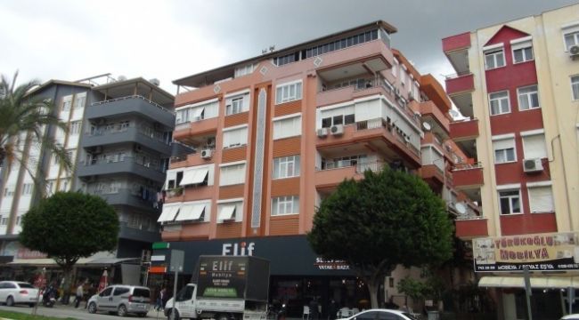 Sigara içmek için çıktığı balkondan düşen adam hayatını kaybetti