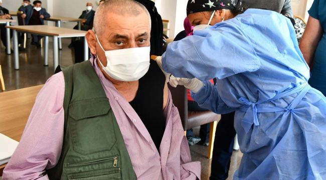 SOSYAL YAŞAM KAMPÜSÜNDE İLK DOZ AŞILAR YAPILDI