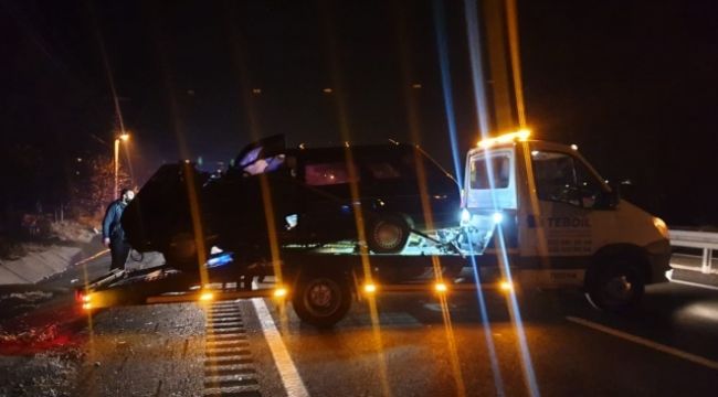 Tosya'da otomobil menfeze çarptı