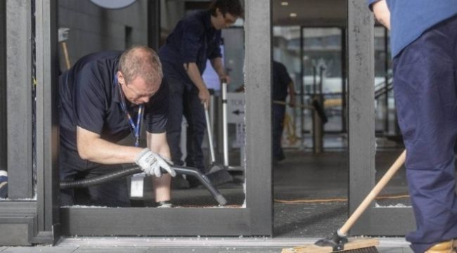 Yeni Zelanda parlamentosuna baltalı saldırı