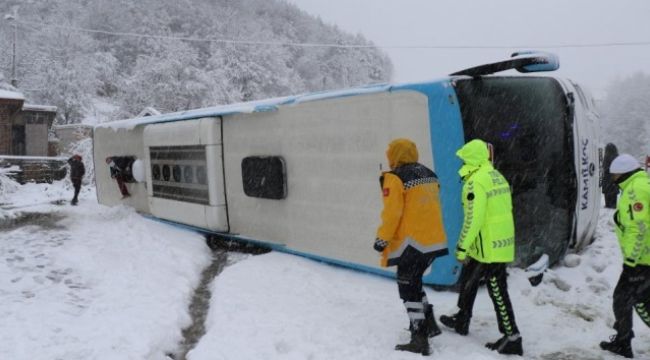 Zonguldak'ta yolcu otobüsü devrildi