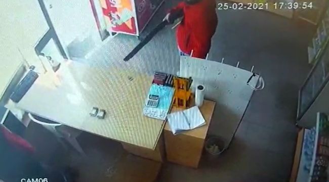 BENZİN İSTASYONUNDA POMPALI TÜFEKLİ SOYGUN