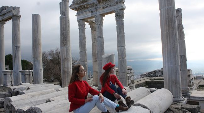 BERGAMA, ÜNLÜ MODACIYA İLHAM KAYNAĞI OLDU