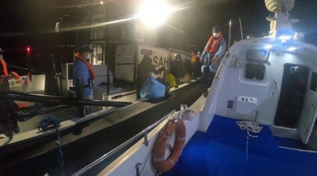 BOTLA SÜRÜKLENEN GÖÇMENLER KURTARILDI