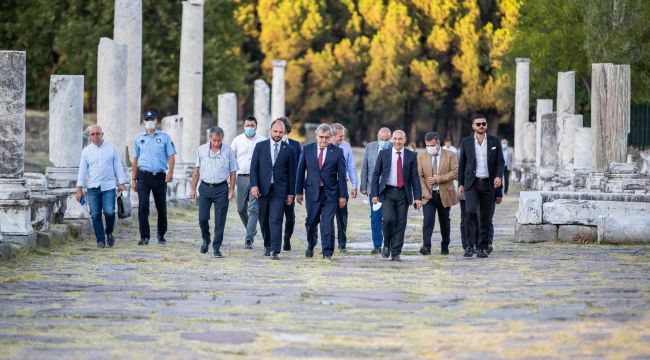 BÜYÜKŞEHİR'DEN BERGAMA'DA ZEUS SUNAĞI TOPLANTISI