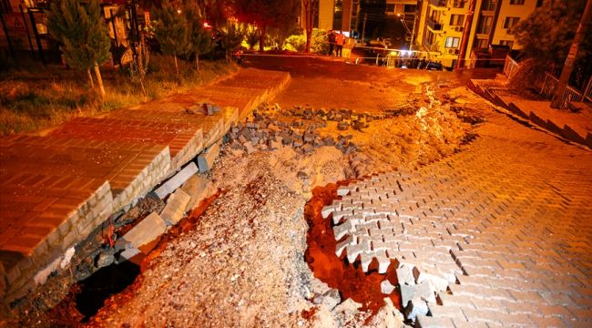 ÇİĞLİ'Yİ DE KUVVETLİ YAĞIŞ VURDU!