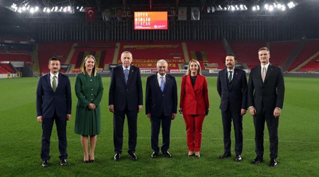 CUMHURBAŞKANI ERDOĞAN YEŞİL SAHAYA İNDİ