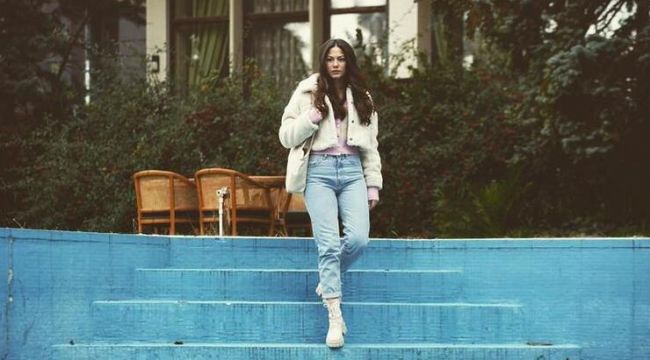 Demet Özdemir yeni evine taşındı