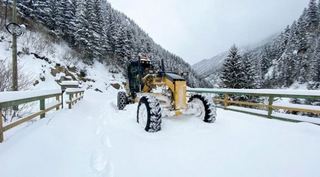 Doğu Karadeniz'de 76 köy yolu kardan ulaşıma kapandı