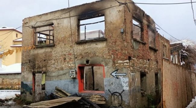 Elektrikli sobadan çıkan yangında ev küle döndü