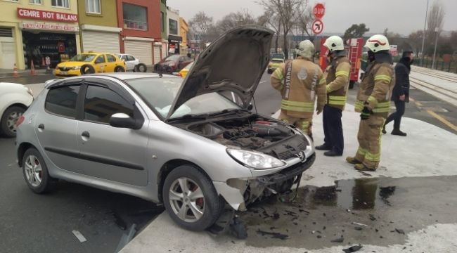 Fatih'te otomobilin yoldan çıkma anı kamerada