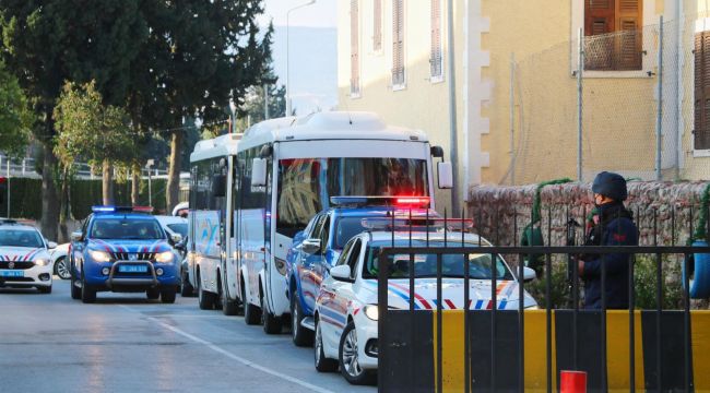 FETÖ ŞÜPHELİLERİ ADLİYEYE SEVK EDİLDİ