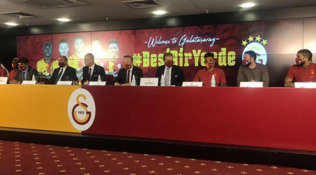 Galatasaray'da yeni transferler için imza töreni
