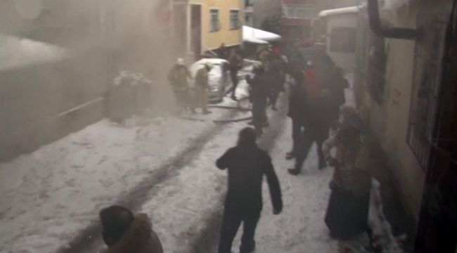 Gecekonduda çıkan yangında patlama!