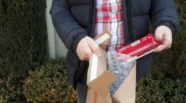 İnternetten telefon sipariş verdi, kargodan bisküvi çıktı