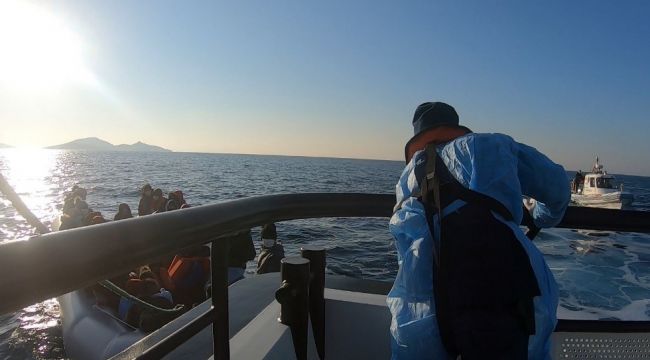 İZMİR AÇIKLARINDA 33 GÖÇMEN KURTARILDI