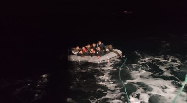 İZMİR AÇIKLARINDA DÜZENSİZ GÖÇMENLER KURTARILDI
