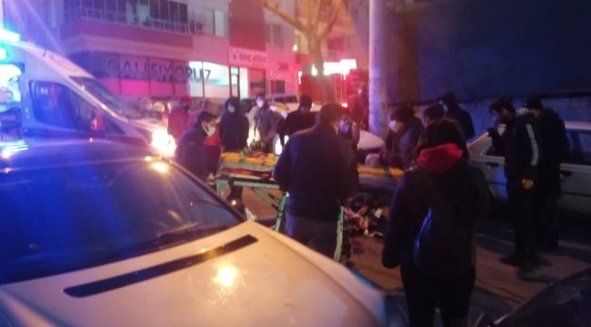 İZMİR'DE BIÇAKLI KAVGA