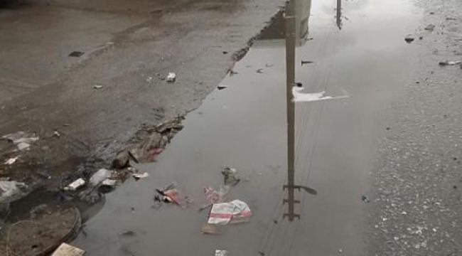 Kanalizasyon patladı, mahalle pislik içinde kaldı