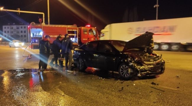 Kazada alev alan otomobilde 1 kişi yaralandı