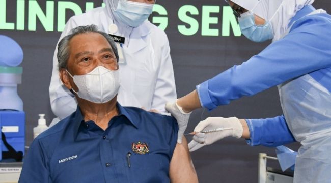 Malezya'da Covid-19 aşılamaları başladı