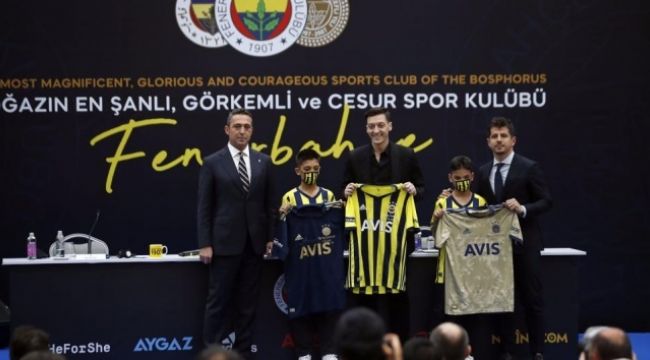 Mesut Özil imzalı çubuklu forma rekor kırdı