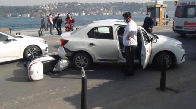 Motosikletli otomobilin altına girdi