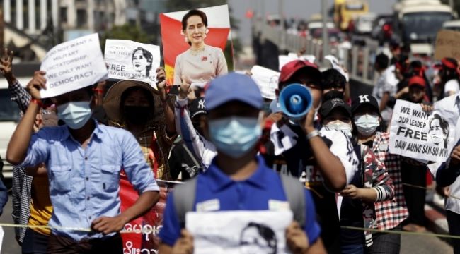 Myanmar'da darbe karşıtı protestolarda 27 kişiye gözaltı