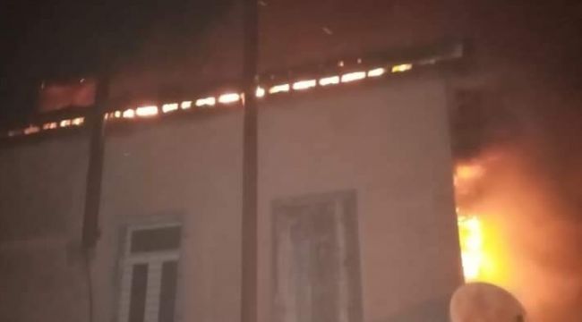 ÖDEMİŞ'TE 2 EV YANARAK KÜL OLDU