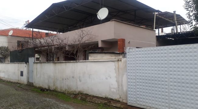 ÖNCE EŞİNİ, SONRA DA ÇOCUKLARINI YARALADI