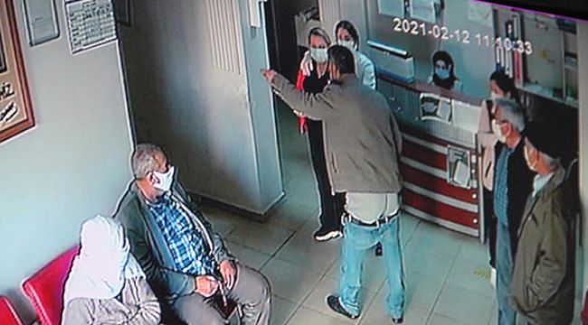 Pantolonunu indirip, sağlık çalışanlarına küfretti