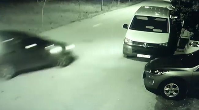 Park halindeki otomobile böyle çarptı